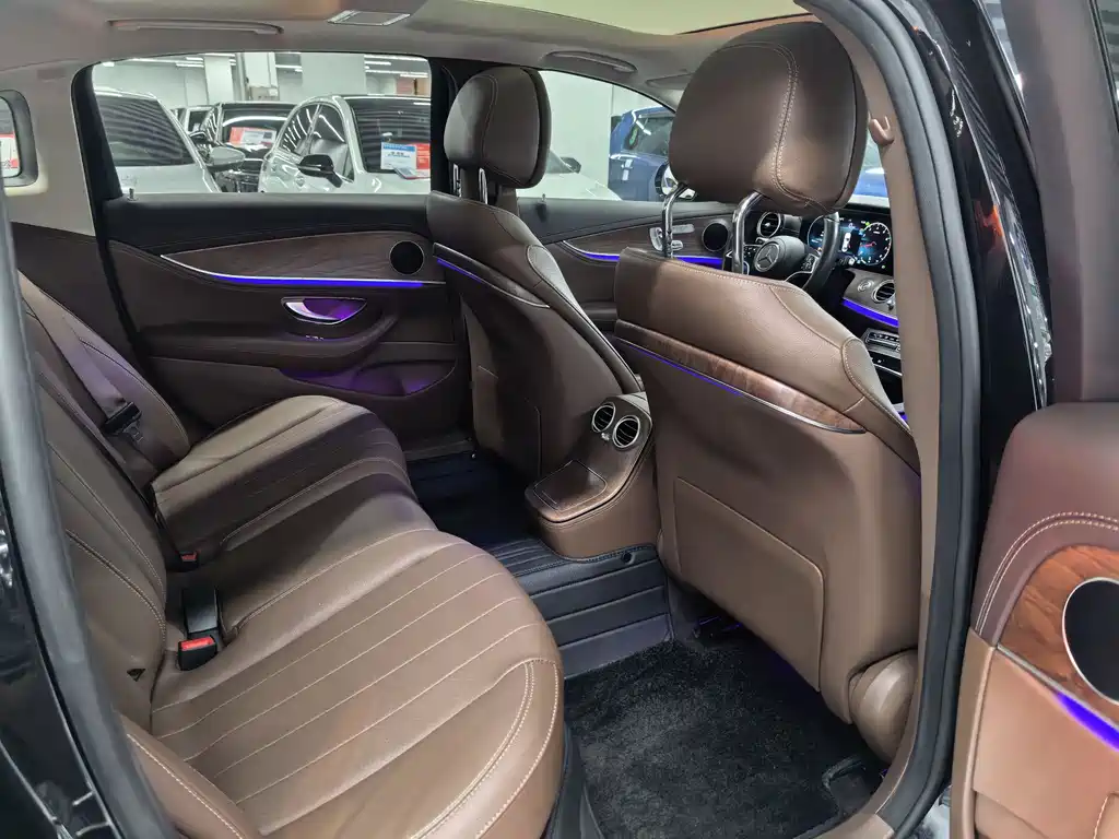 Mercedes-Benz E-Class 2022 — фото 12