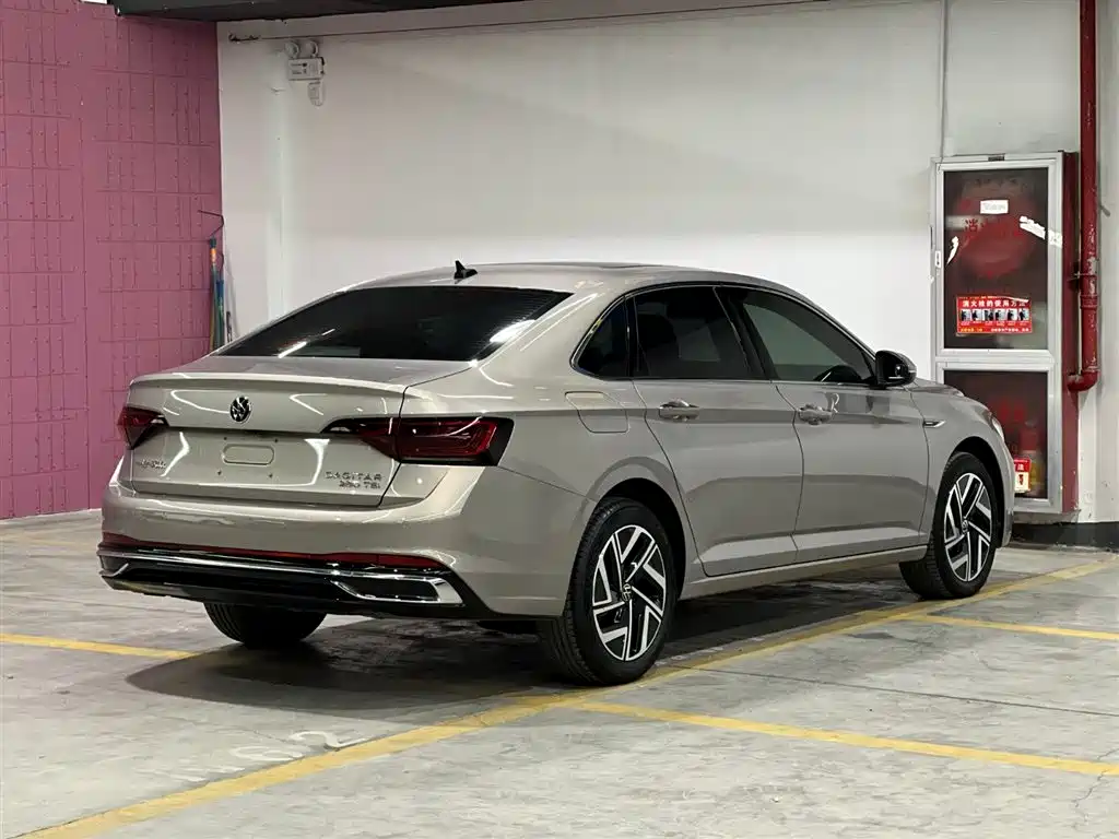 Volkswagen Sagitar 2022