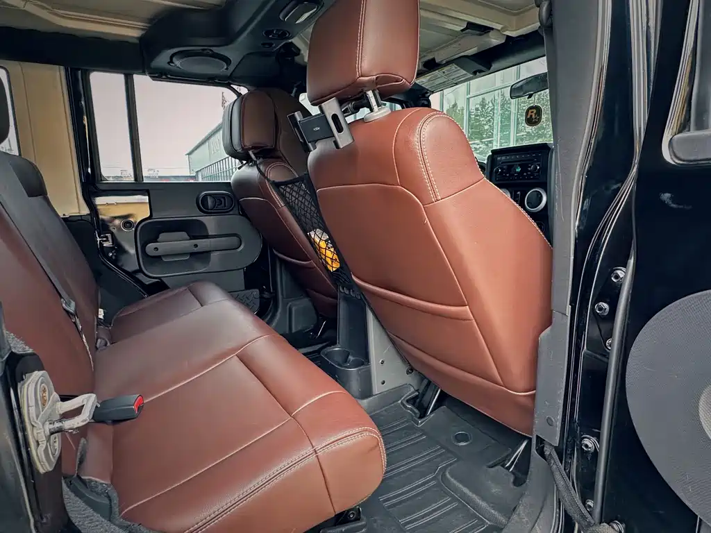 Jeep Wrangler 2008 — фото 24