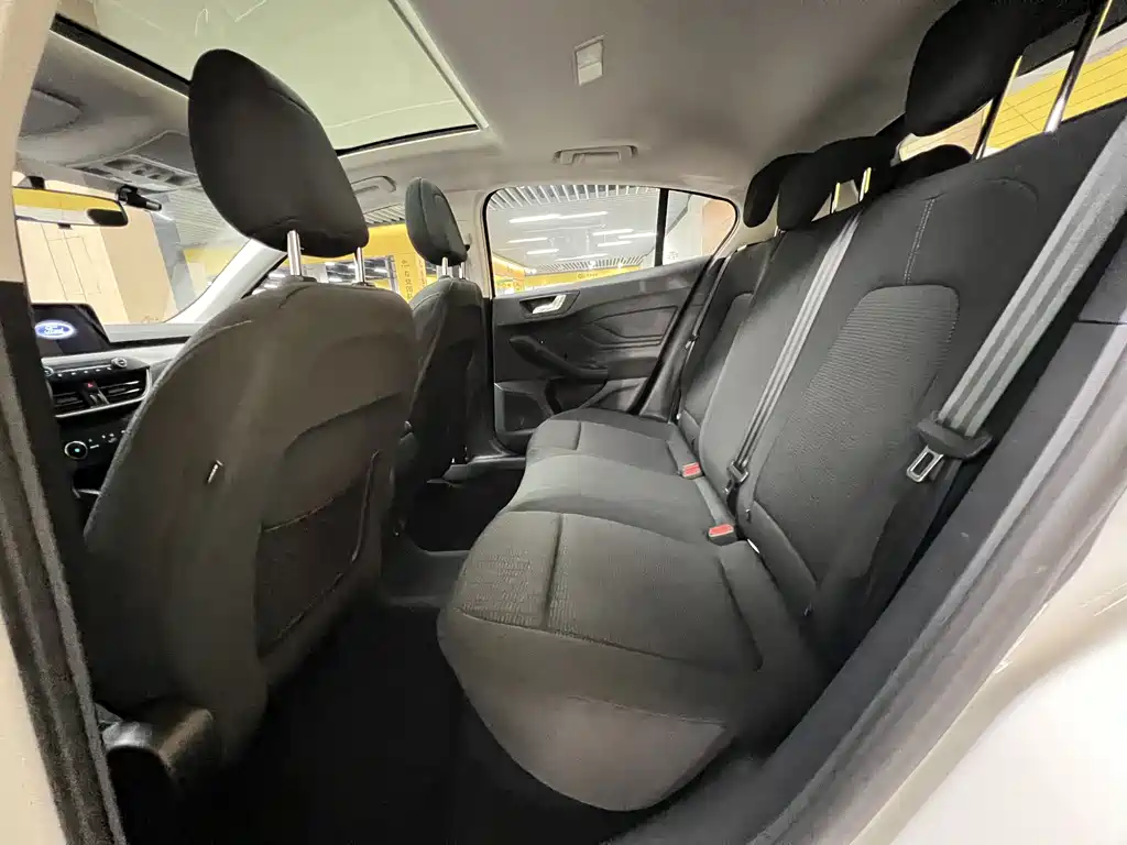 Ford Focus 2020 — фото 10