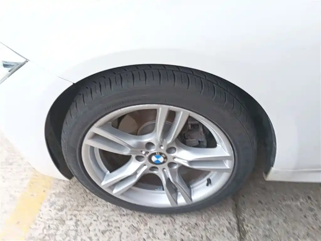 BMW 3 Series 2017 — фото 23
