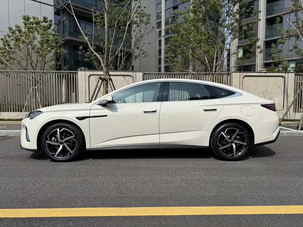 BYD Seal 07 DM-i 2026 — фото 3