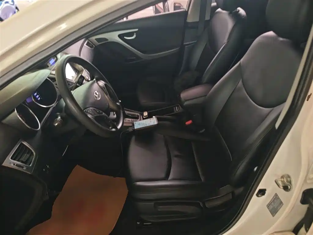 Hyundai Elantra Langdong 2015 — фото 15