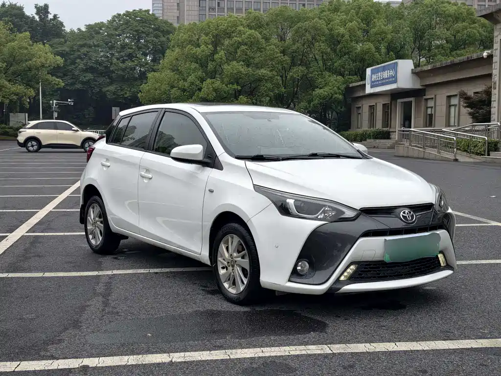 Toyota Yaris L 2016 — фото 3
