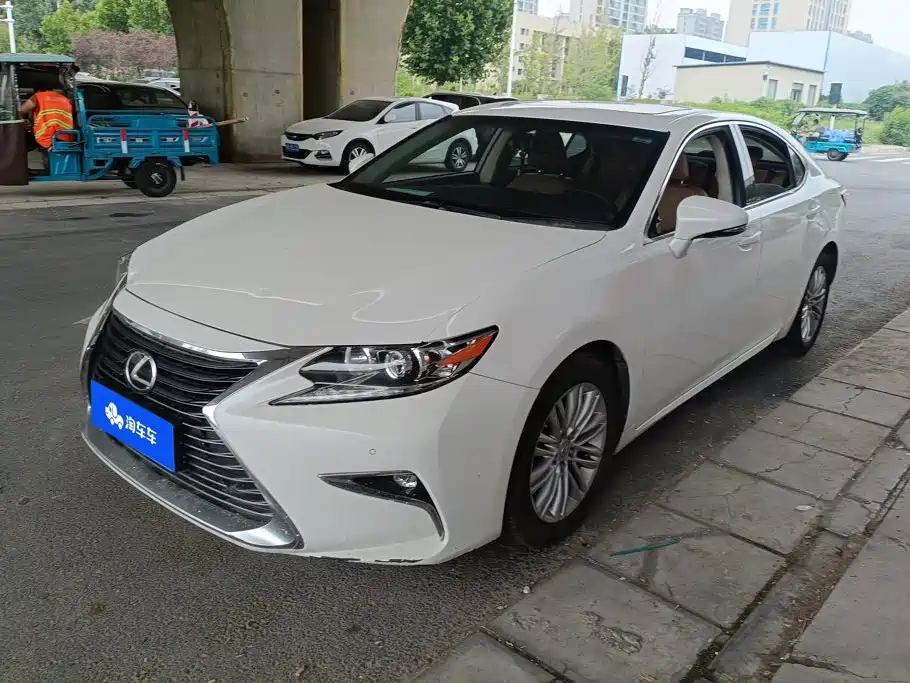 Lexus ES 2015