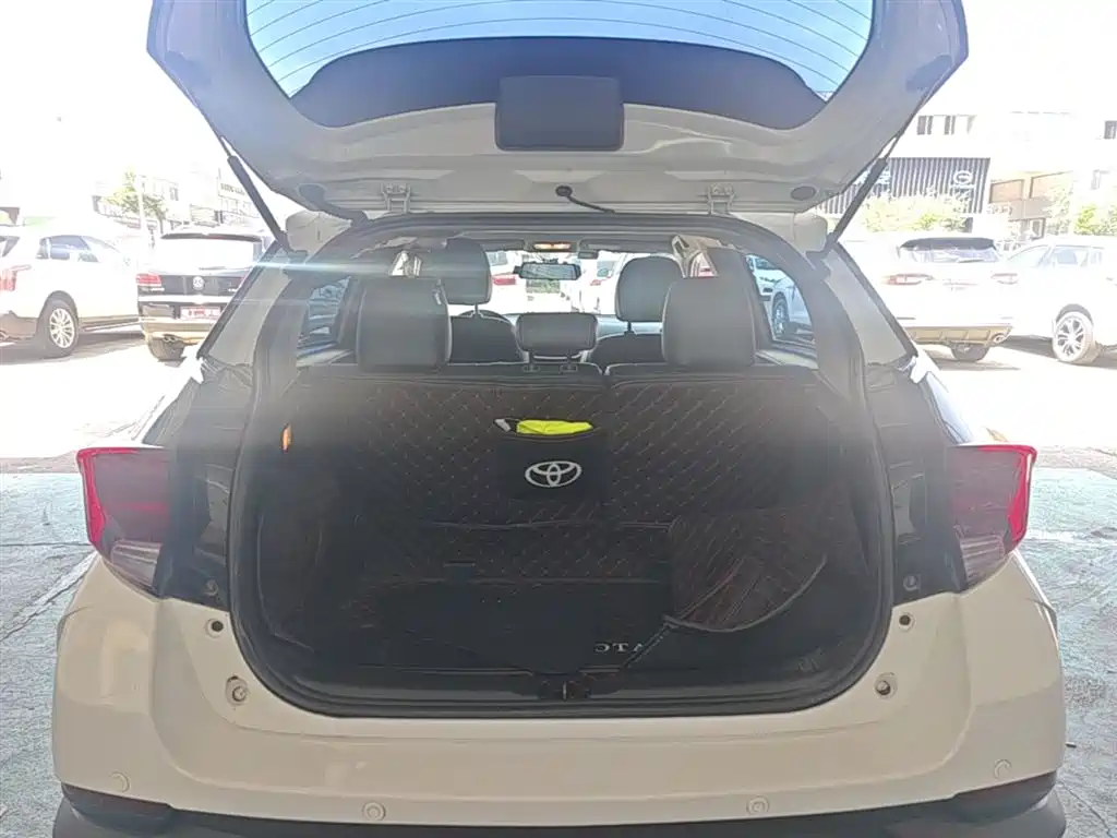Toyota Yaris L 2020 — фото 19