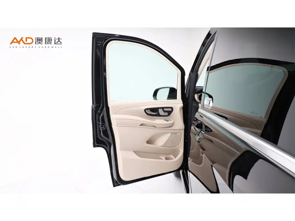 Mercedes-Benz V-Class 2023 — фото 11