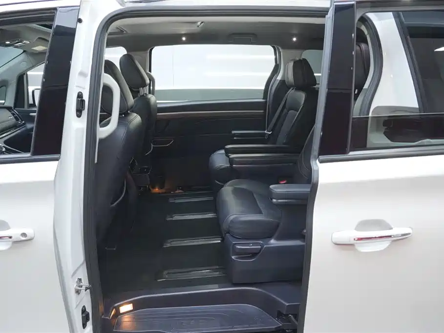 GAC Motor Trumpchi M8 2022 — фото 16