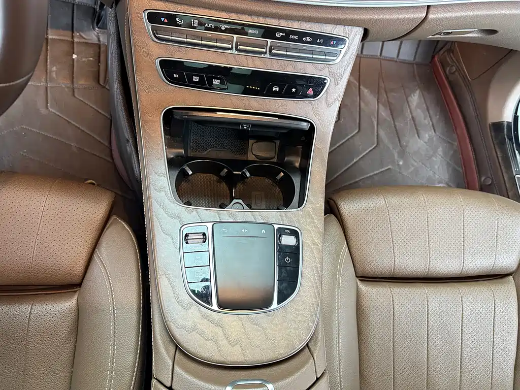 Mercedes-Benz E-Class 2023 — фото 10