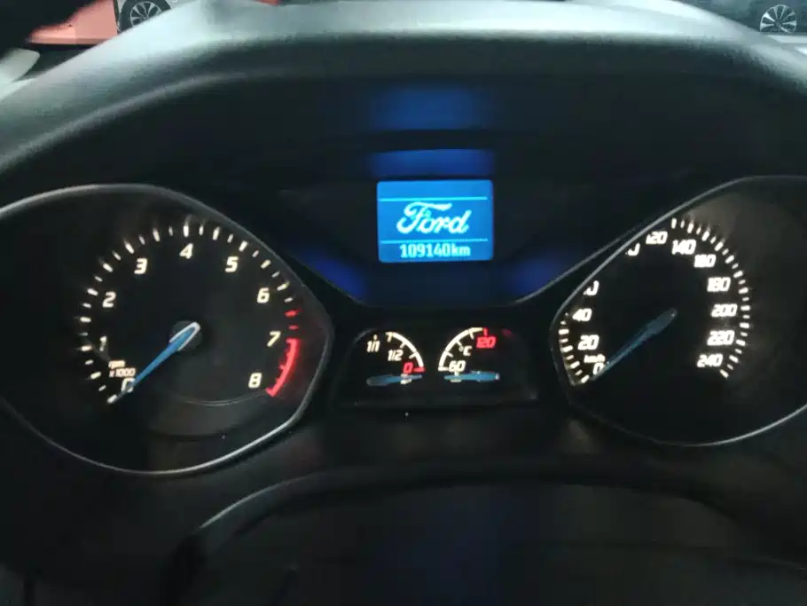 Ford Focus 2013 — фото 14