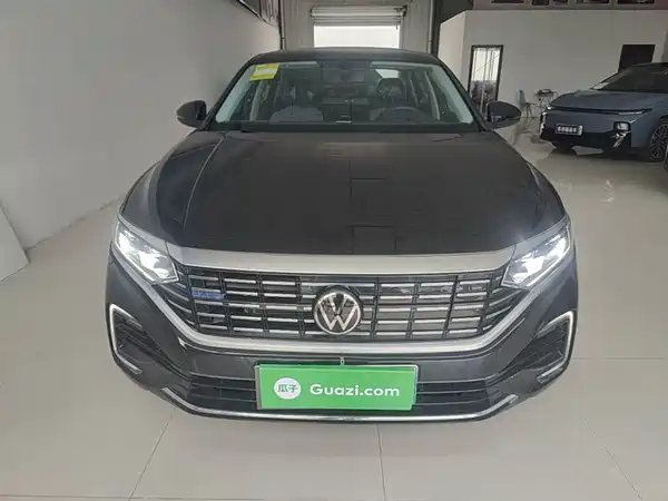 Volkswagen Passat Plug-In Hybrid 2025