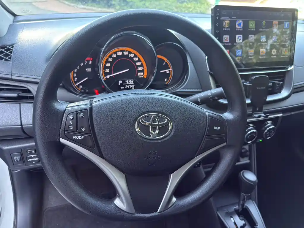Toyota Yaris L 2023