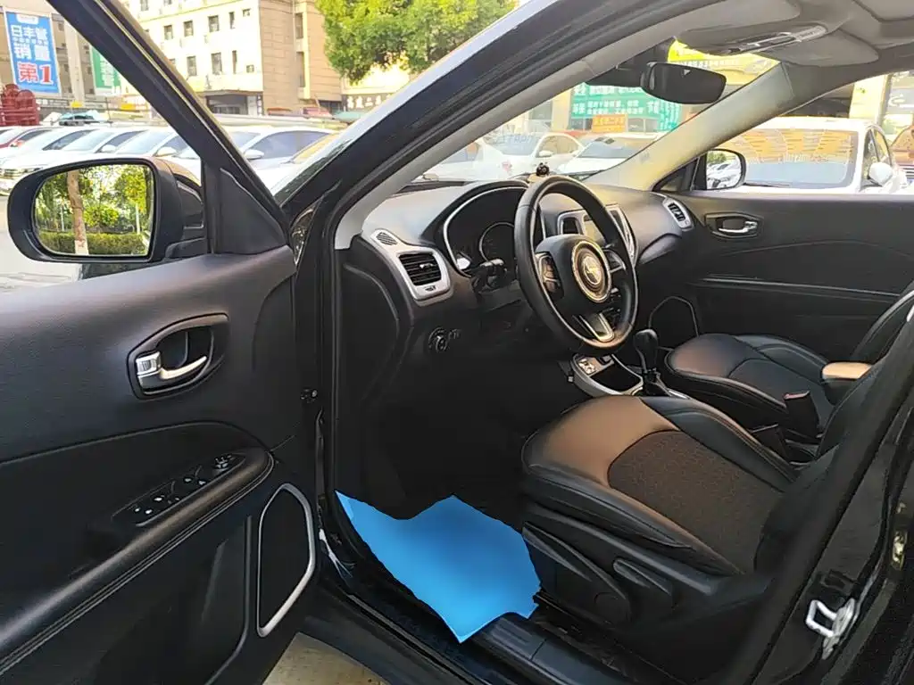 Jeep Compass 2019 — фото 12