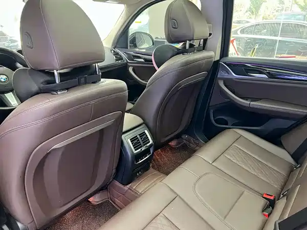 BMW iX3 2023