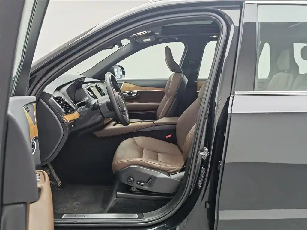 Volvo XC90 2023 — фото 10