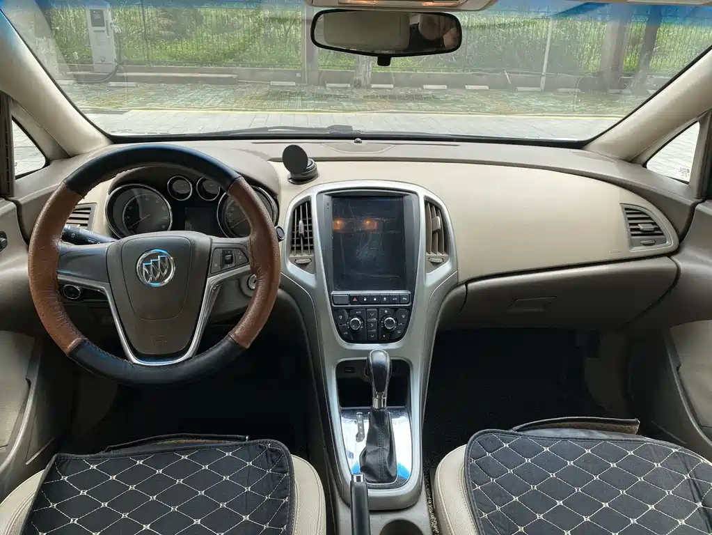 Buick Excelle 2015 — фото 11