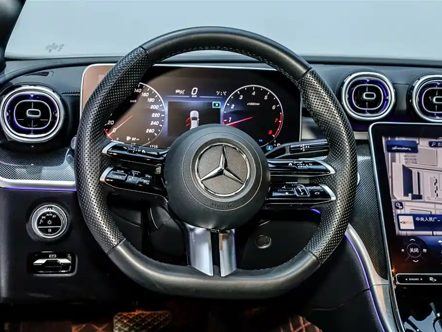 Mercedes-Benz C-Class 2024 — фото 3