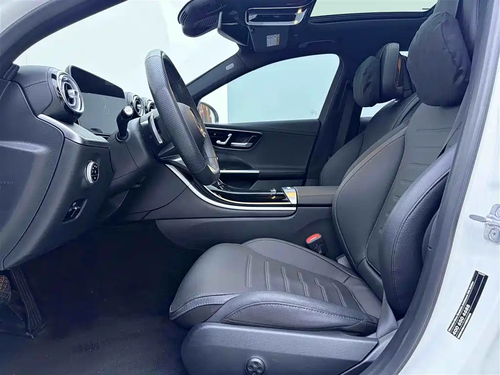 Mercedes-Benz C-Class 2024 — фото 16