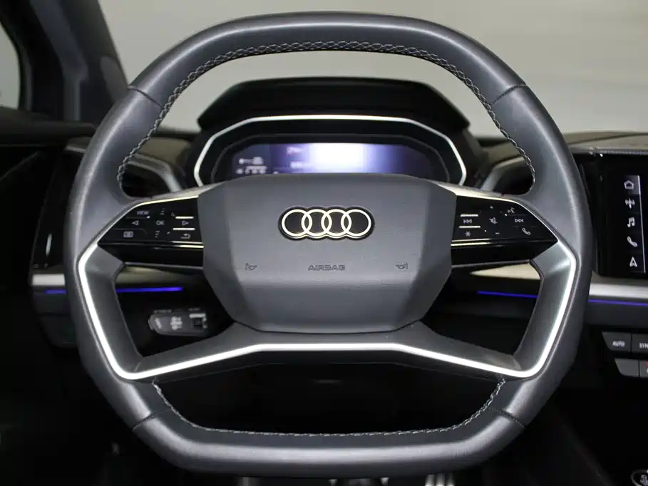 Audi Q4 E-Tron 2025 — фото 10