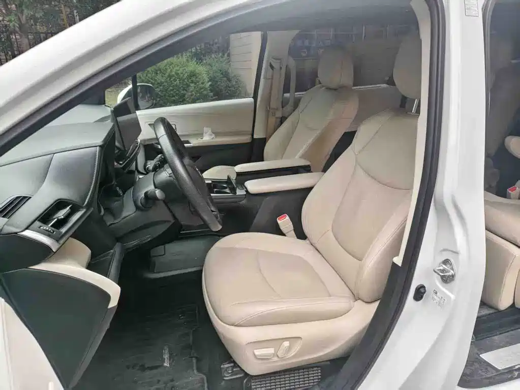 Toyota Granvia 2023 — фото 4
