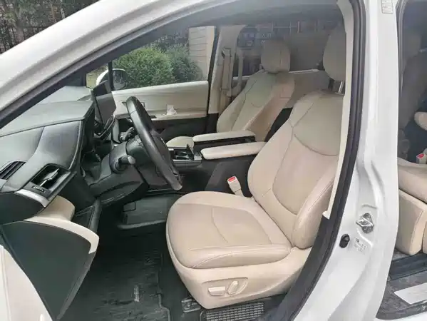 Toyota Granvia 2023