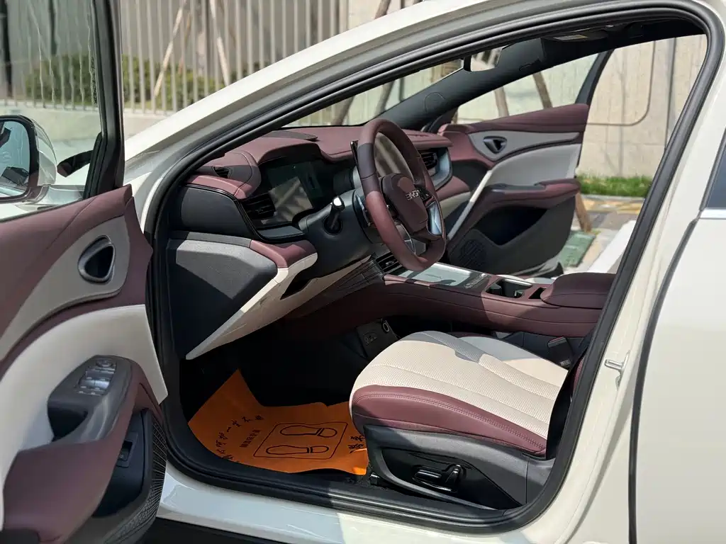 BYD Seal 07 DM-i 2026 — фото 4