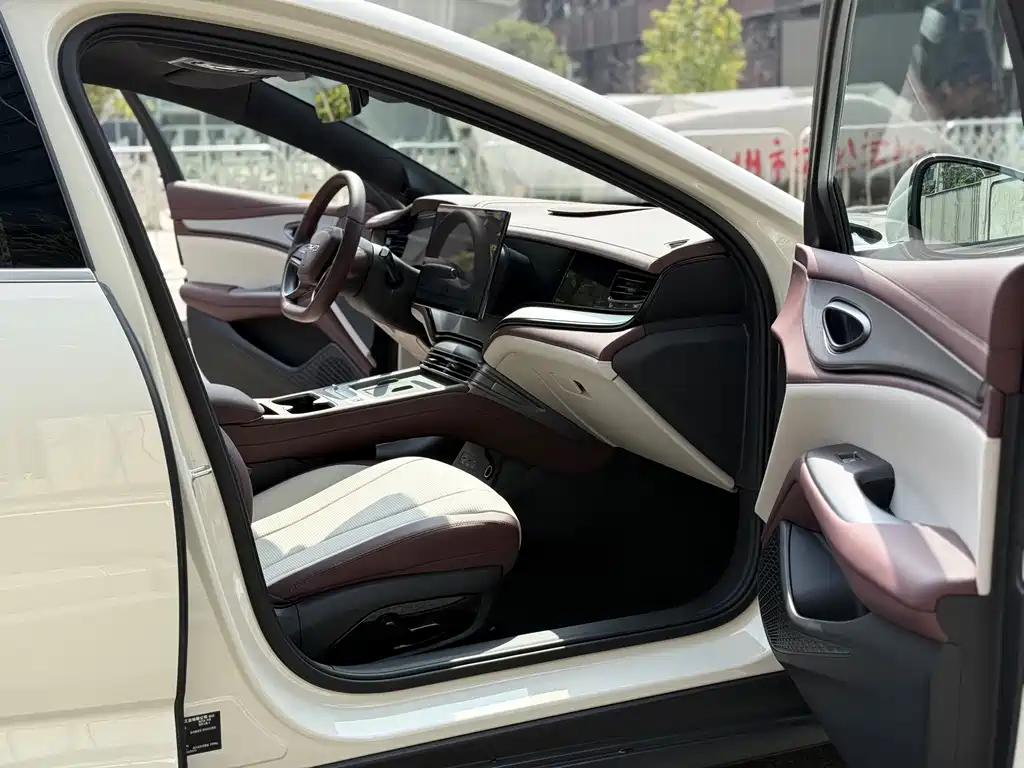 BYD Seal 07 DM-i 2026 — фото 7