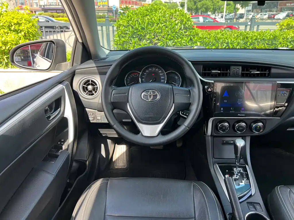Toyota Corolla 2018 — фото 9