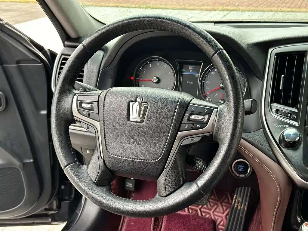 Toyota Crown 2018 — фото 10