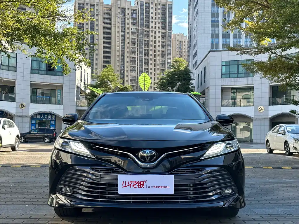 Toyota Camry 2019 — фото 2