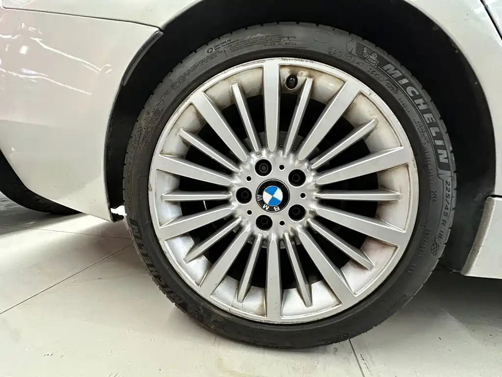 BMW 3 Series 2017 — фото 10