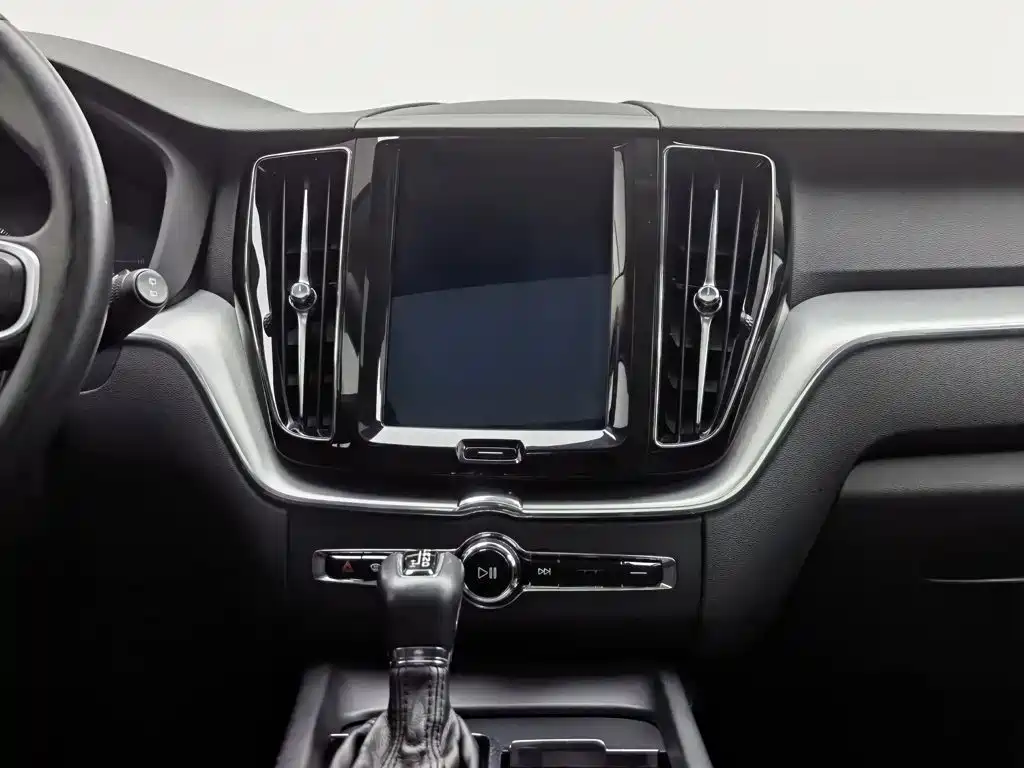 Volvo XC60 2018 — фото 12