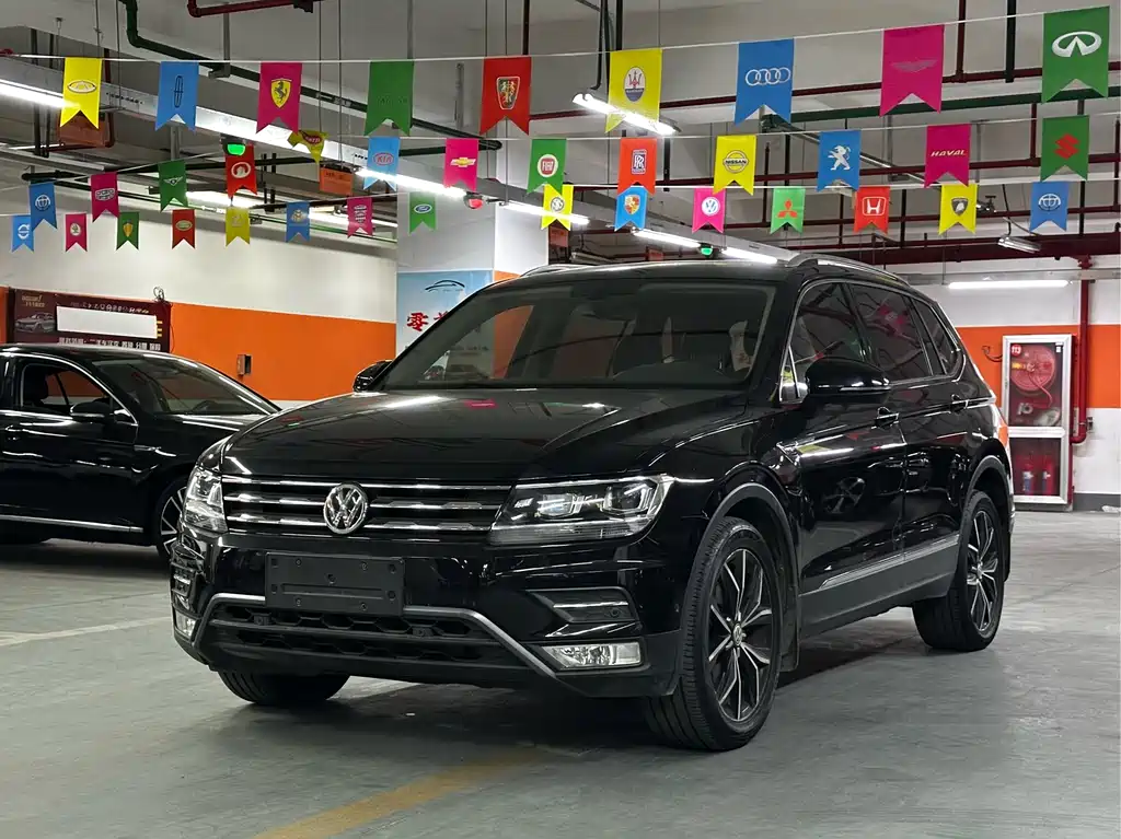 Volkswagen Tiguan L 2019 — фото 1