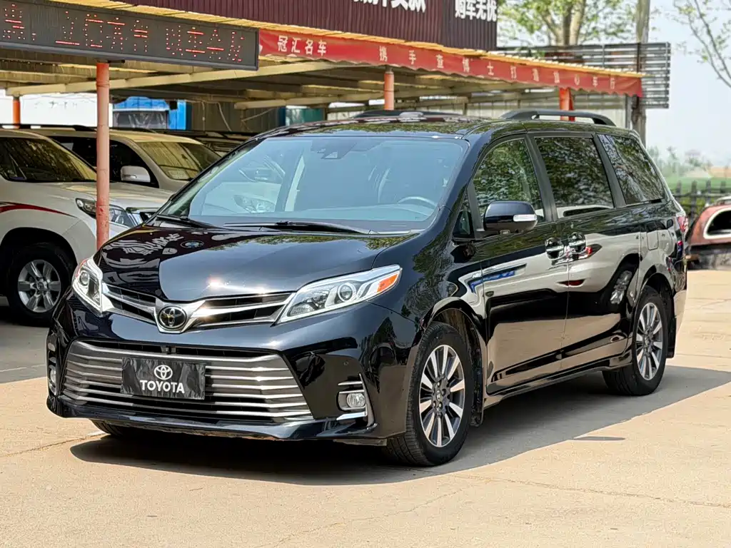 Toyota Sienna 2019 — фото 1