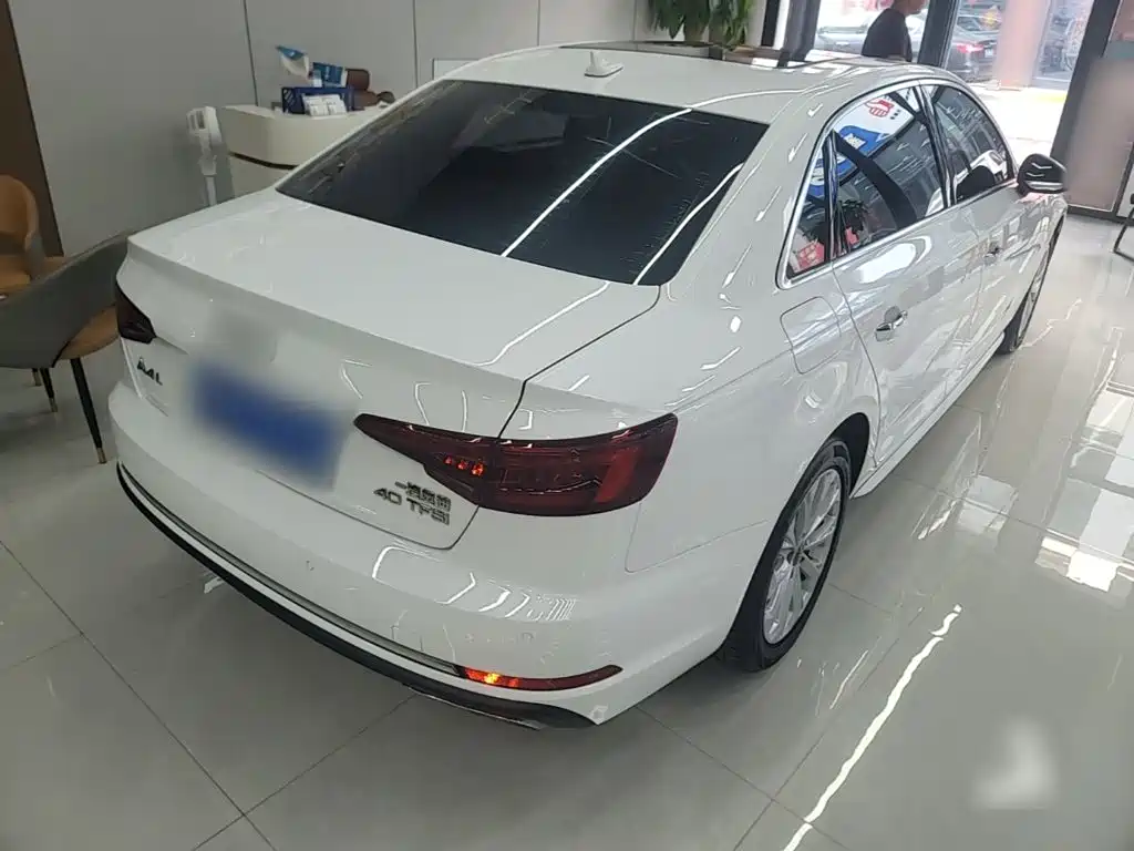 Audi A4L 2019