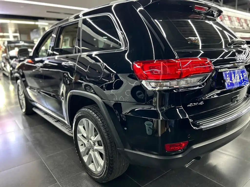 Jeep Grand Cherokee 2018 — фото 6