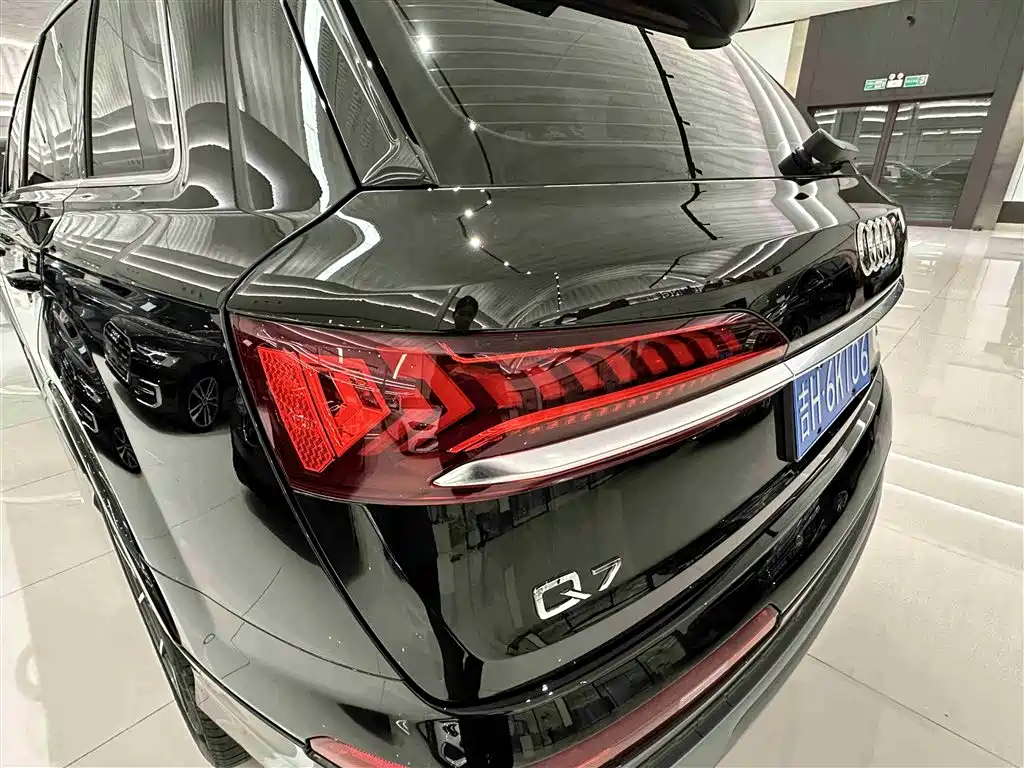 Audi Q7 2024 — фото 11