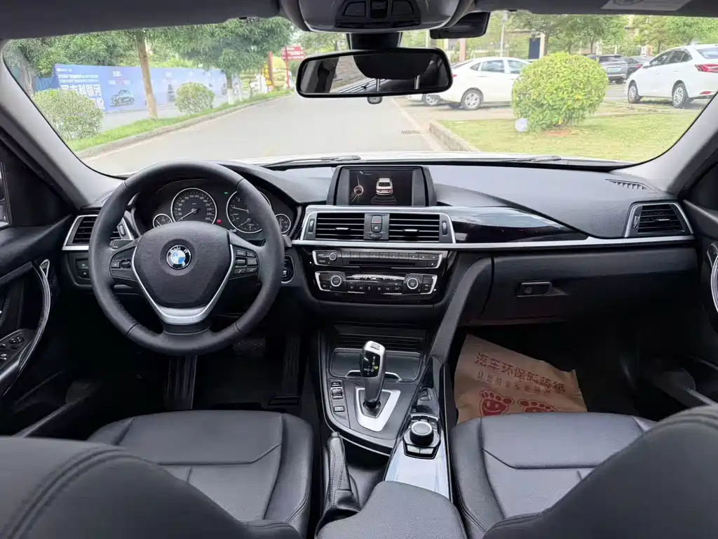 BMW 3 Series 2017 — фото 11