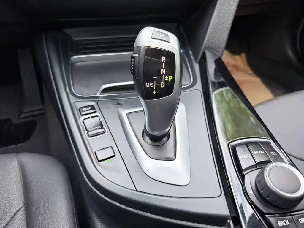 BMW 3 Series 2017 — фото 13