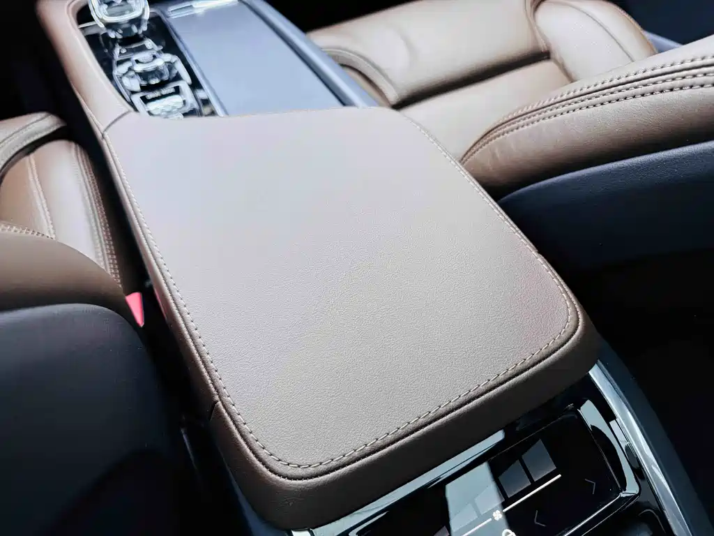 Volvo XC90 2021 — фото 17