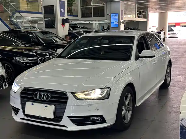 Audi A4L 2015