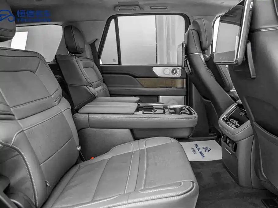 Lincoln Navigator 2024 — фото 16