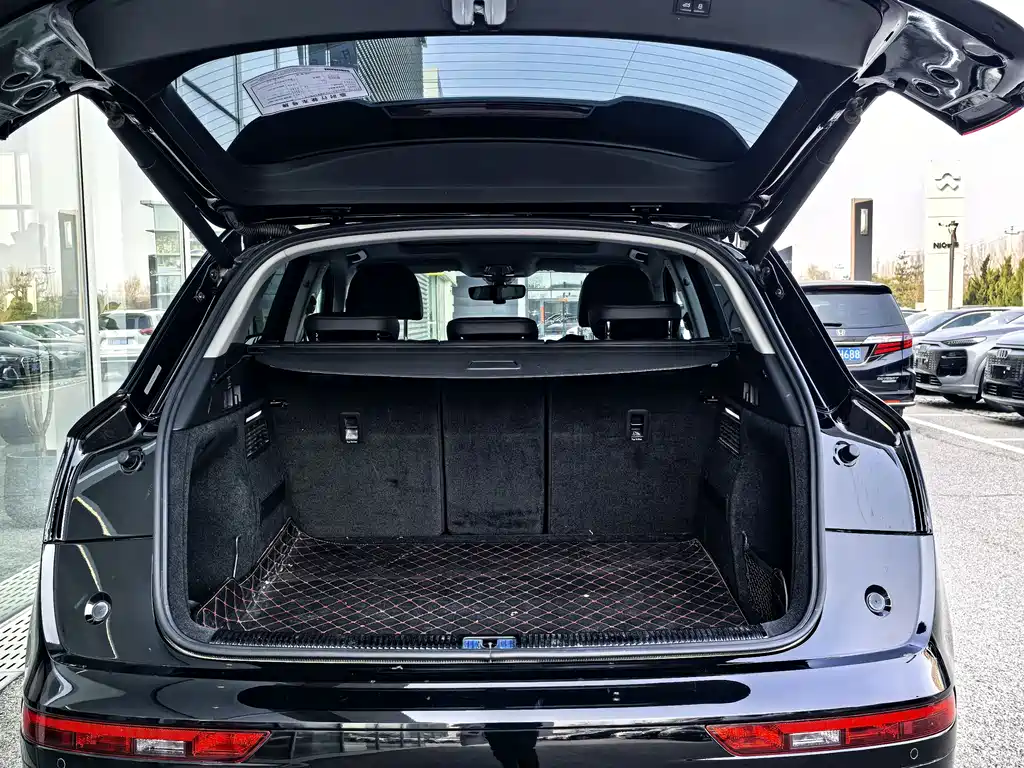 Audi Q5L 2020 — фото 17
