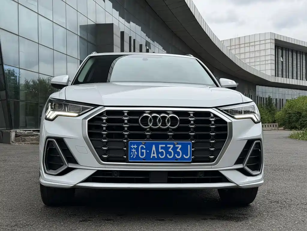 Audi Q3 2022 — фото 2