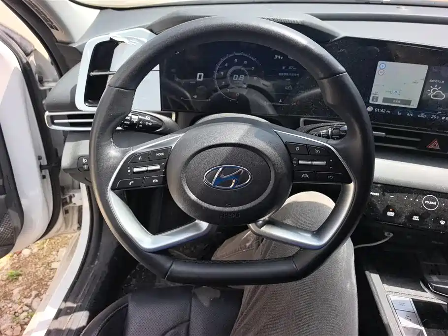 Hyundai Elantra 2023 — фото 15