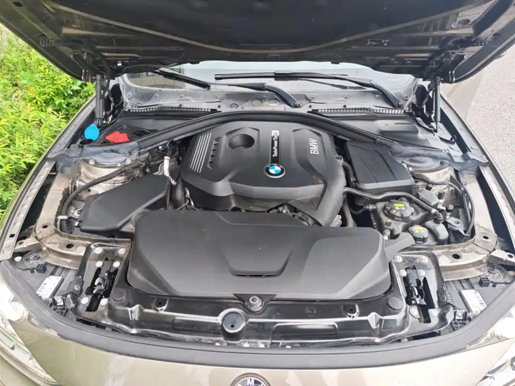 BMW 3 Series 2018 — фото 16