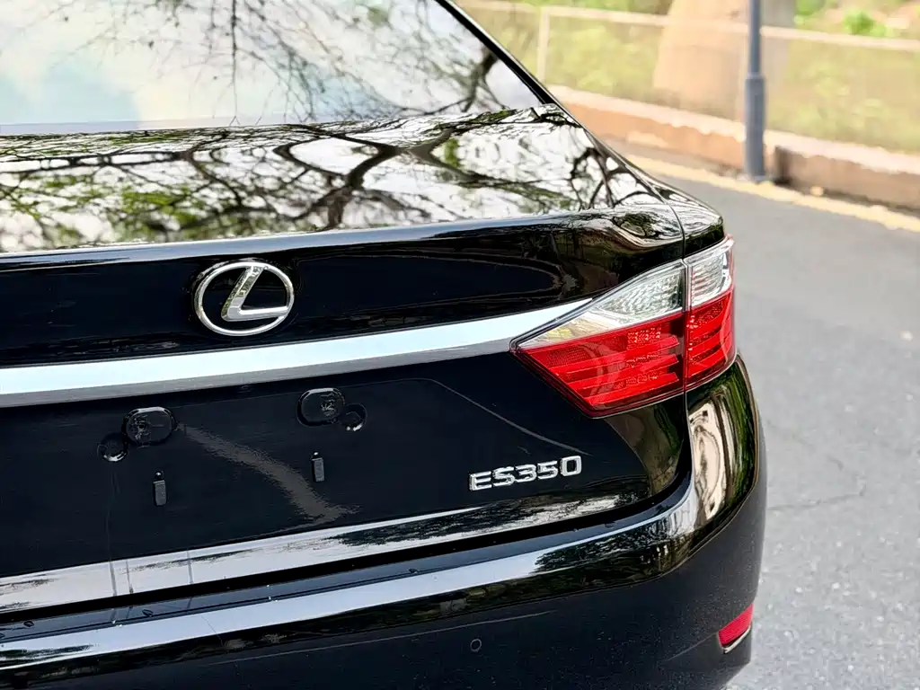 Lexus ES 2014 — фото 21