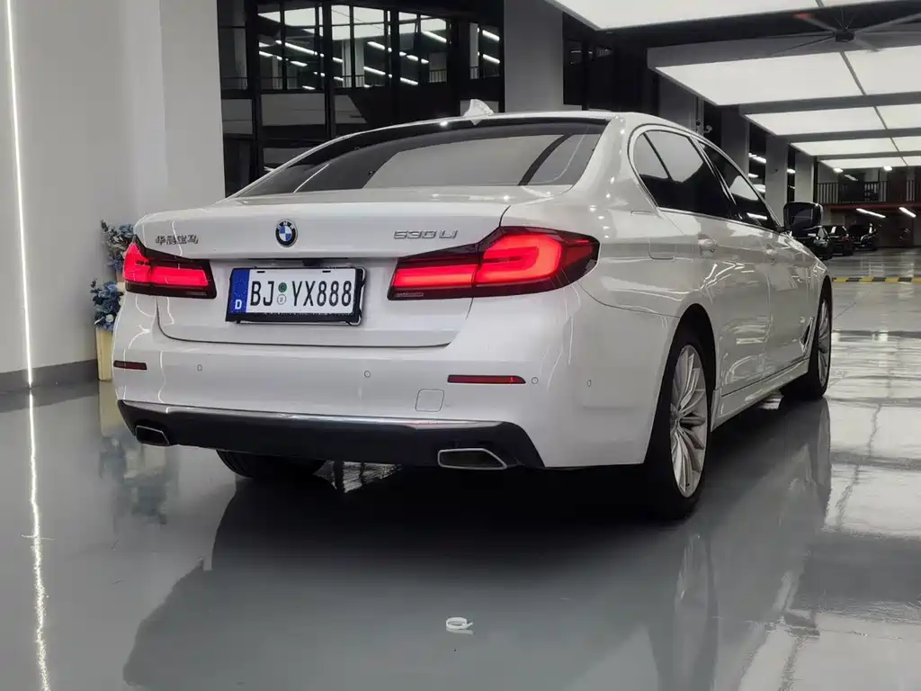 BMW 5 Series 2020 — фото 10