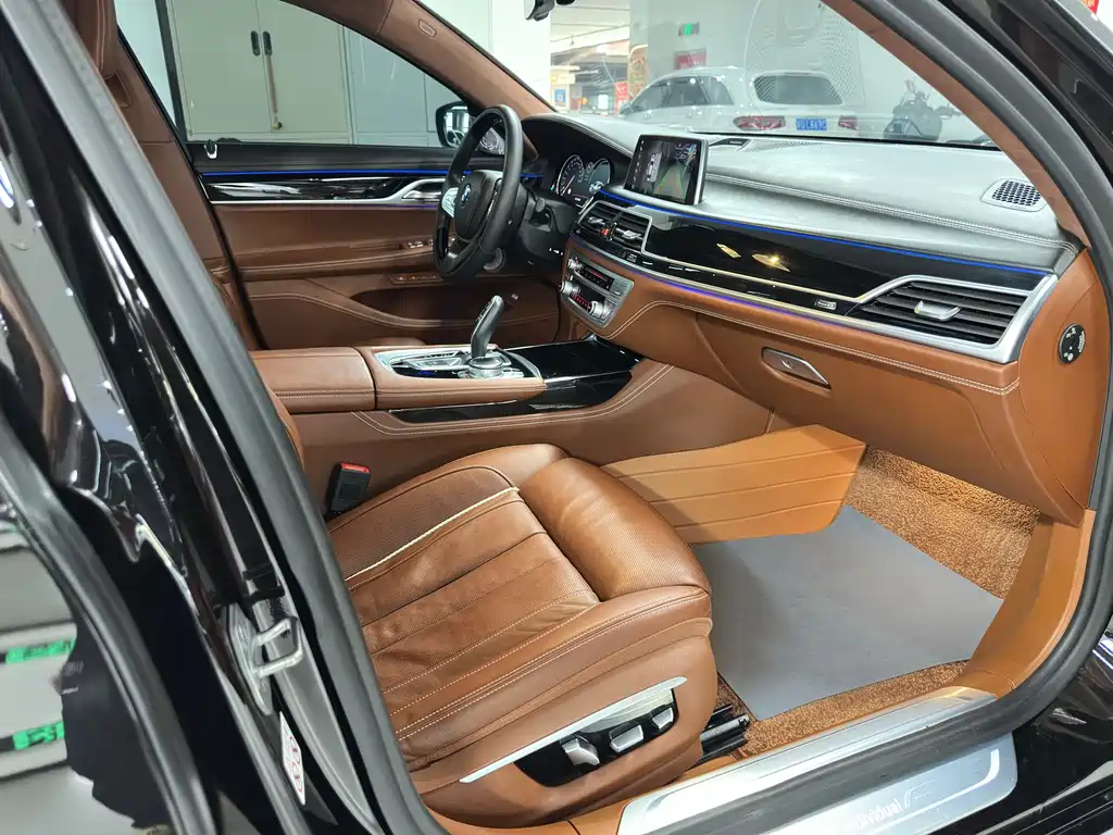 BMW 7 Series 2020 — фото 18