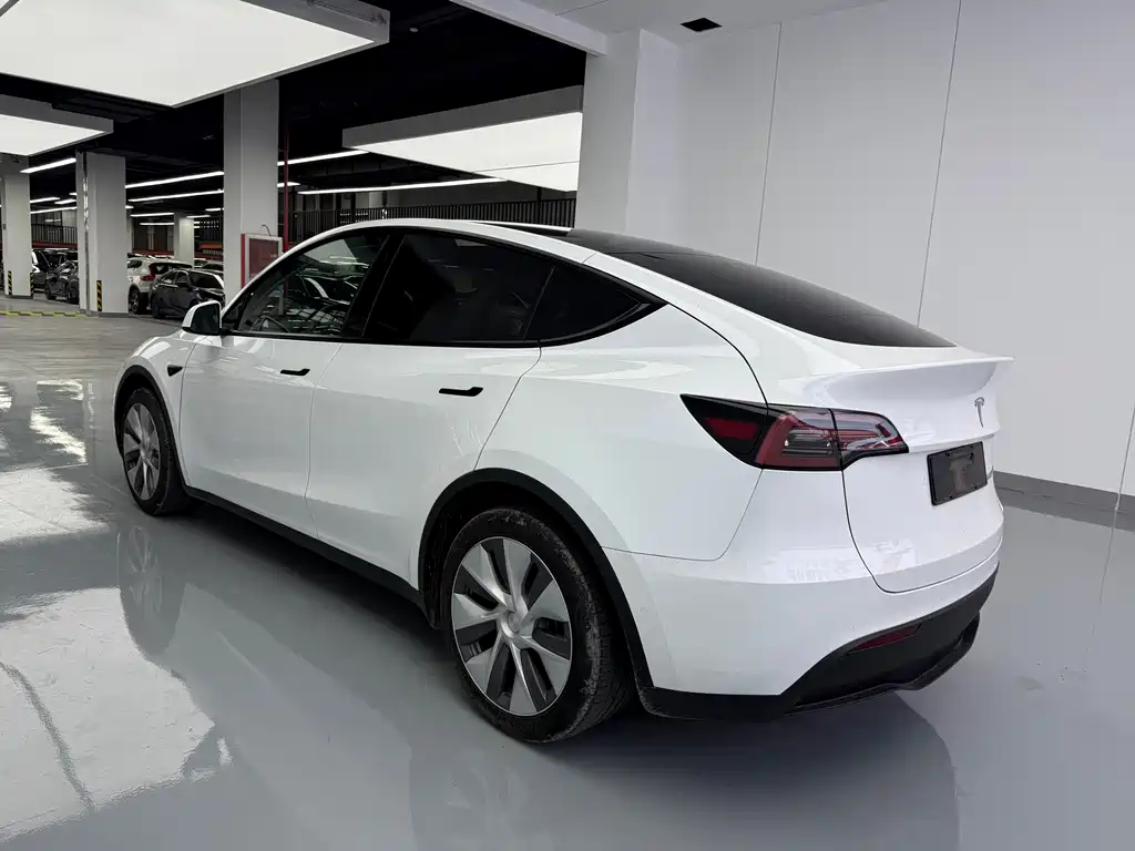 Tesla Model Y 2022 — фото 15